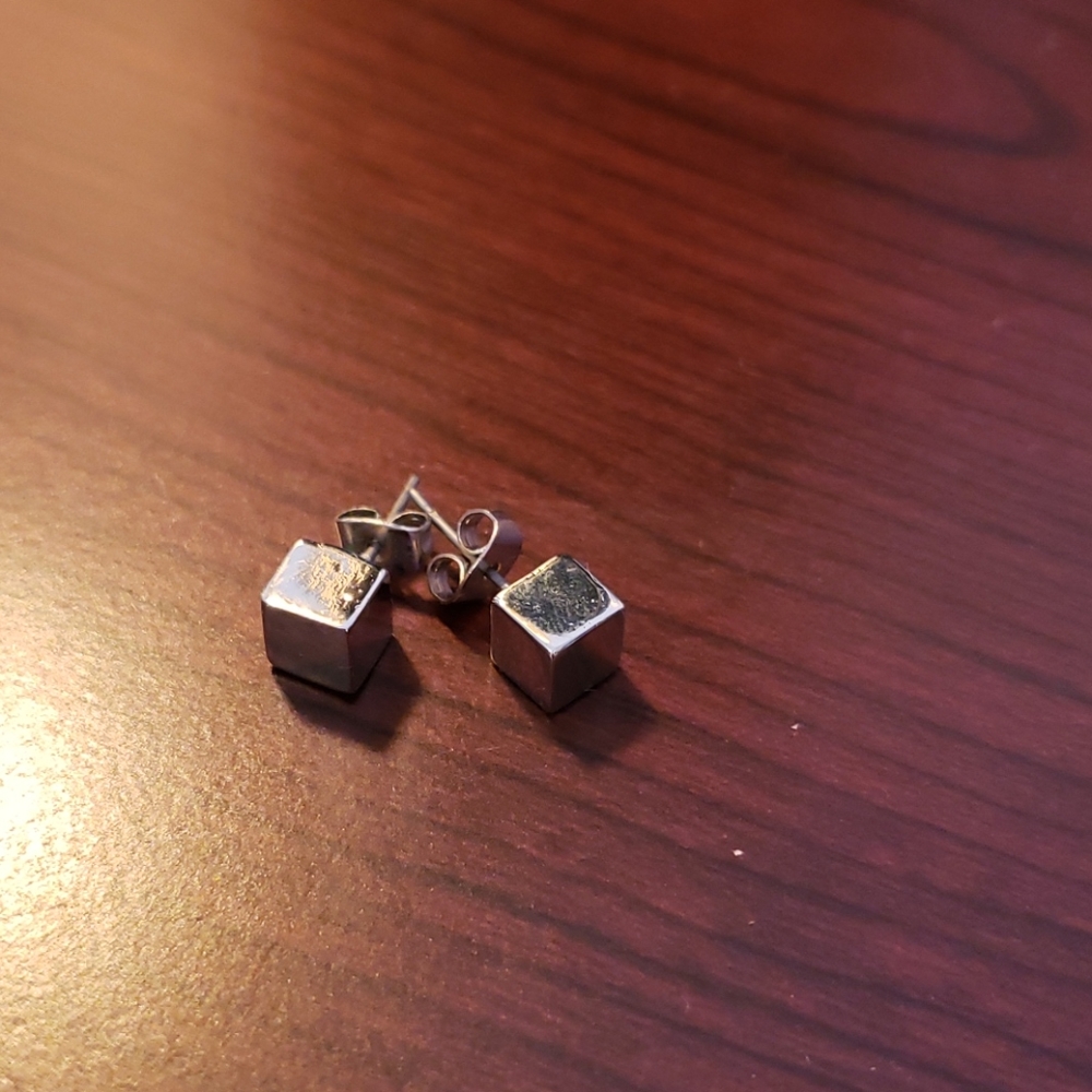 Square earrings